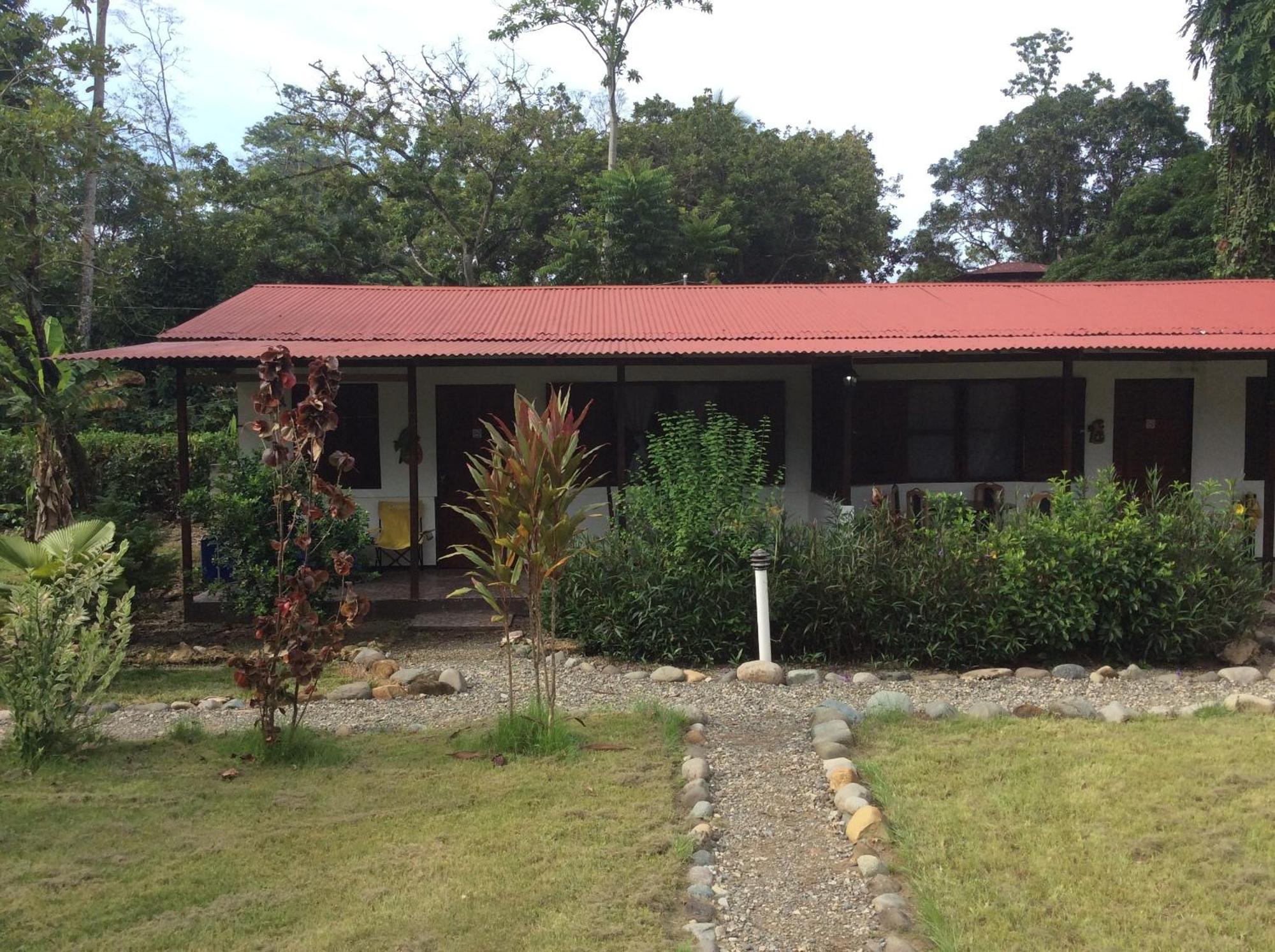 Cabinas Los Tucanes Cahuita Extérieur photo