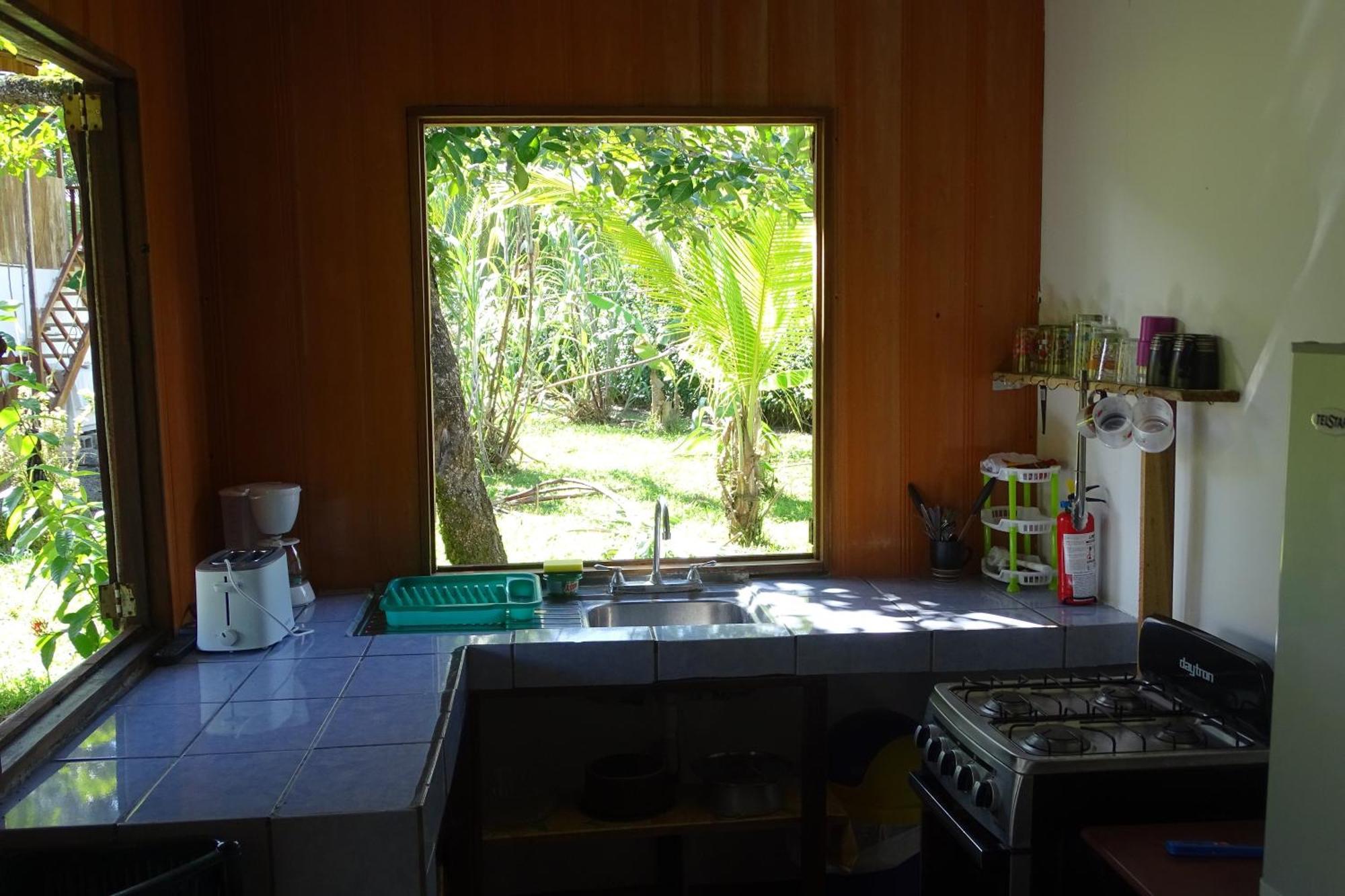 Cabinas Los Tucanes Cahuita Extérieur photo